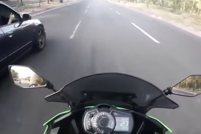 Video Balap Drag Ninja. Viral Video Kawasaki Ninja Adu Balap Lurus Dengan Mobil