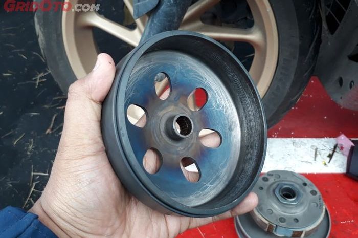 Cara Merusak Motor Matic Tanpa Ketahuan. Cara Berkendara Motor Matic Salah Ketahuan dari Komponen CVT