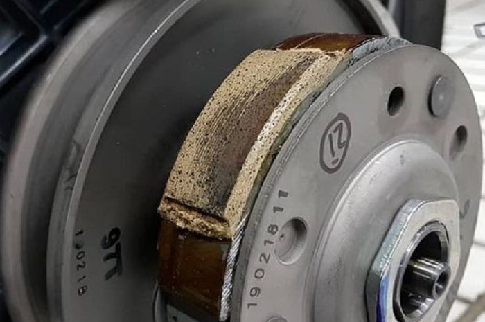 Kampas Ganda Habis. Cek Tanda-tanda Kampas Ganda CVT Motor Matic Habis, Awas