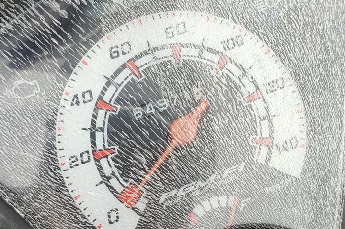 Mika Speedometer Mx King. Heboh Mika Spidometer Retak Bisa Hilang Hanya Dioles Minyak