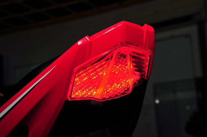 Bikin Lampu Led Motor Sendiri. Ternyata Lampu LED Bikin Performa Honda CBR150R Meningkat