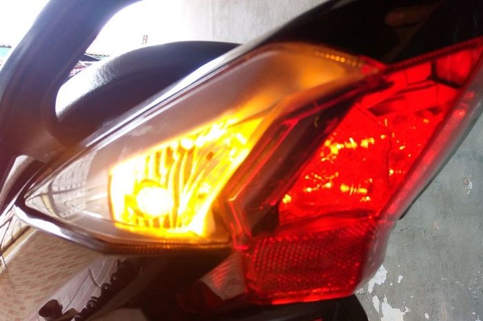 Rangkaian Lampu Riting Motor. Perhatikan Komponen Ini, Jika Lampu Sein Motor Mati