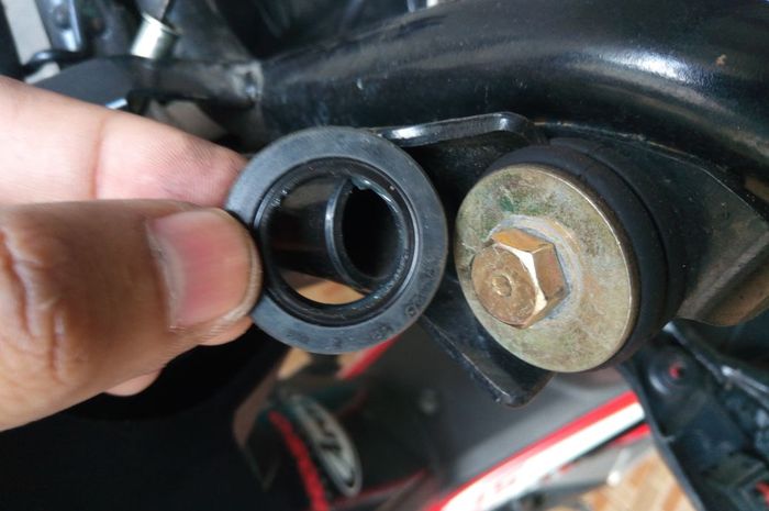Ganti Stang Motor Bebek. Gampang Ganti Karet Setang di Motor Bebek Biar Enggak Getar