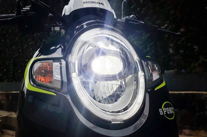 Lampu Motor Scoopy Yang Terang. Lampu Motor Mulai Redup, Simak Tips Ampuh Bikin Lampu Depan