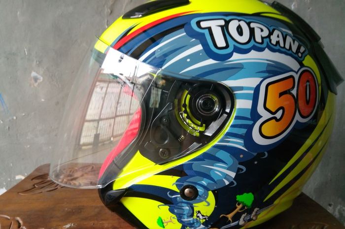 Cara Membuka Kaca Helm Kyt Dj Maru. Semakin Keren Pasang Flat Visor di Helm Half Face, Serasa Pakai
