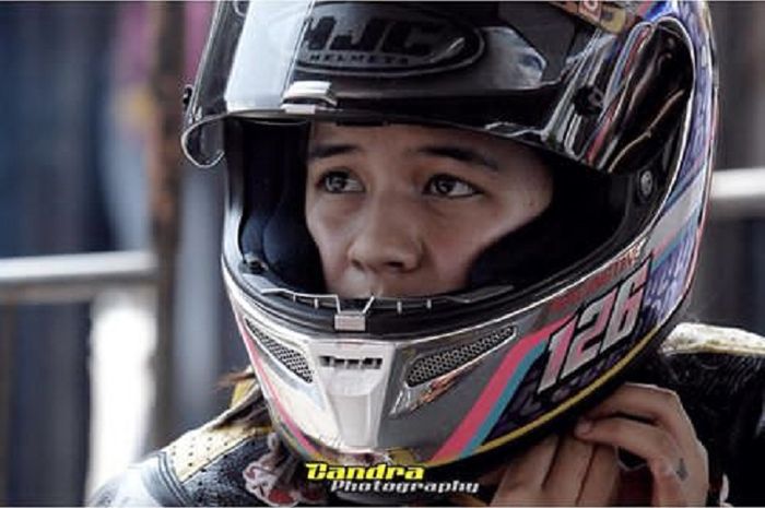 Drag Indri Barbie Vs Sabrina. Ini 3 Joki Lady Racer Cantik Yang Bikin Hati Cowok Klepek-klepek