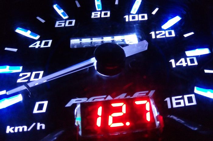 Cara Pasang Voltmeter 3 In 1 Di Motor. Trik Pasang Voltmeter di Honda Supra X125 PGM-FI, Bikin Keceh