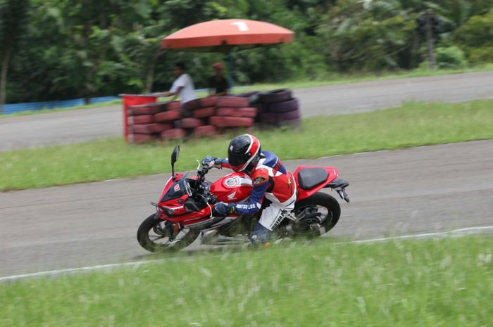 Cbr Ban Cacing. Miris! Honda CBR150R Pakai Ban Cacing, Netizen Jadi Meradang