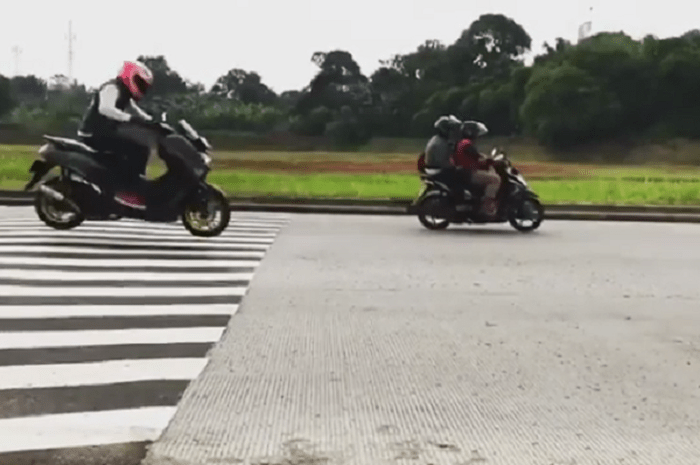 Cara Jumping Motor Trail. Niatnya Mau Wheelie Eh Yamaha NMAX Ini Malah Jumping Kaya