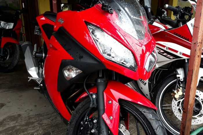 Oli Ninja 250 Karbu Rembes. Pedagang Ini Bocorkan Rahasia Kondisi Ninja 250 Bekas Yang