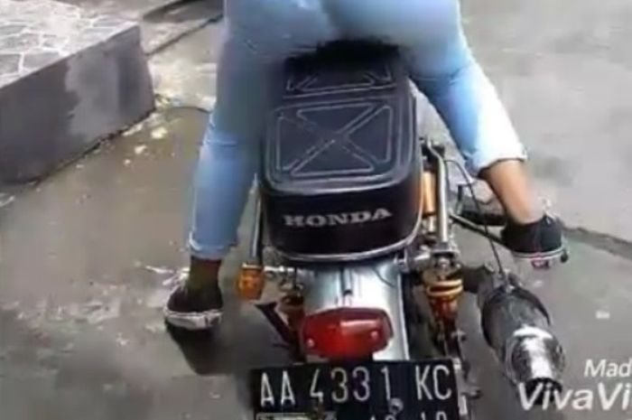 Cb Glatik Modifikasi Mesin Tiger. Gila! Orang Ini Ngengkol Honda CB Bermesin Tiger Susah Banget