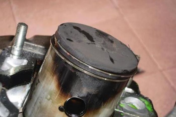 Ciri Motor 2 Tak Kurang Oli Samping. Motor 2-tak Yang Campuran Olinya Kurang Pasti Tinggalkan Ciri