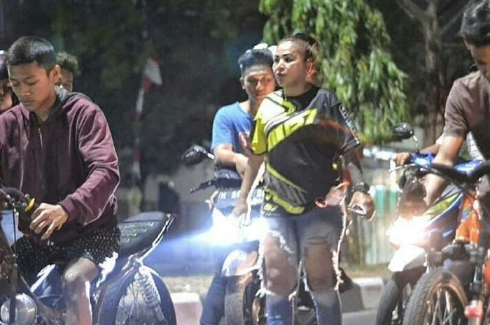Balap Liar Ninja R. Wanita Idola Anak Balap Liar Ini Naiknya Kawasaki Ninja 150