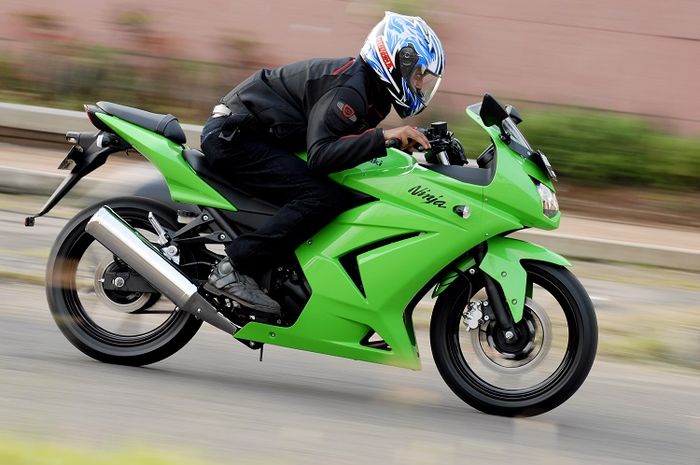 Kelemahan Ninja 250 Tahun 2010. Punya Harga Menggiurkan, Kawasaki Ninja 250 Karburator Seken