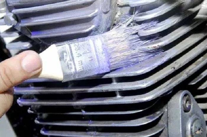 Kumpulan Cairan Pembersih Mesin Motor. Bukan Sulap! Cairan Ini Ampuh Hilangkan Kerak Kotoran di Mesin