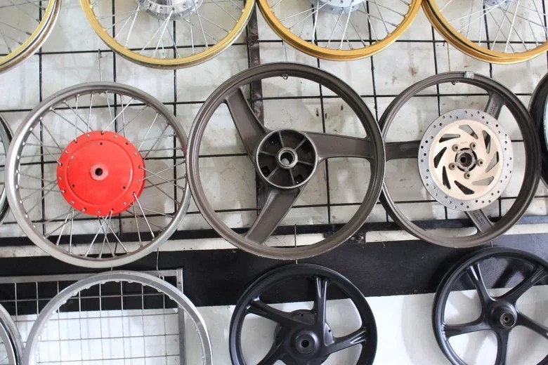 Warna Cat Velg Motor Beat. Warna Cat Velg Motor Tetap Awet, Begini Caranya!