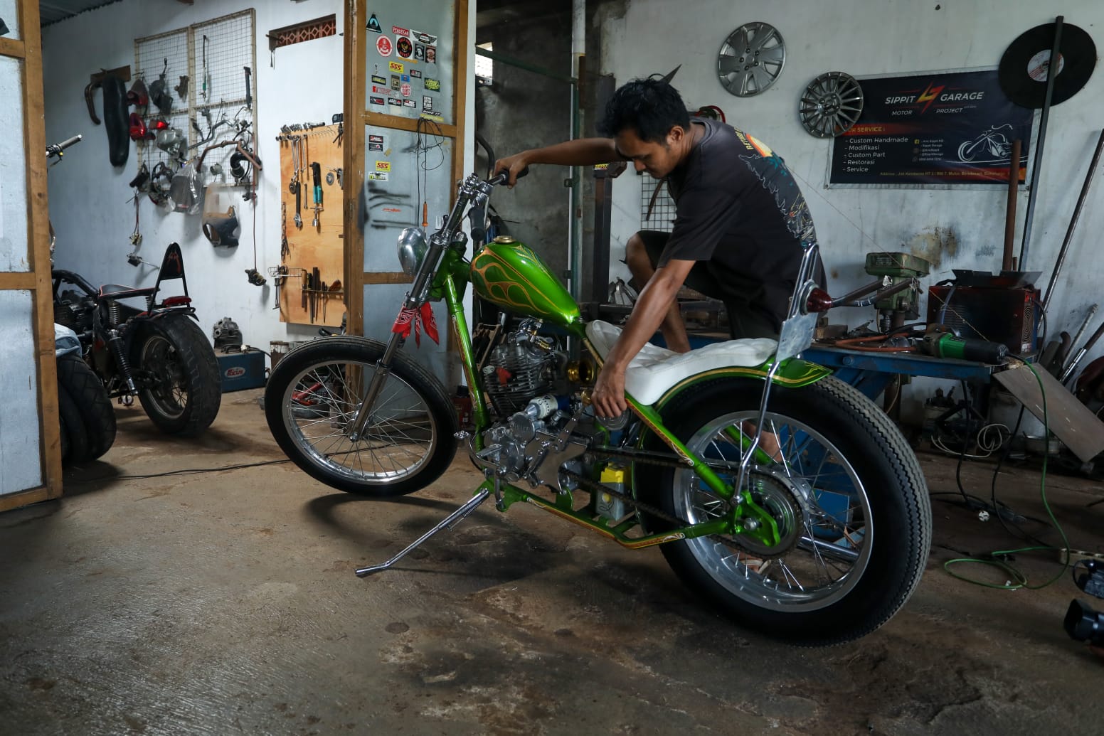 Motor Modif Sepeda. Bengkel Sepeda Motor Custom Sukoharjo Bangkit Setelah Ikut