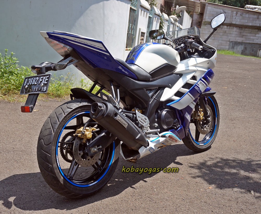 R15 Biru Putih. Review Harian Yamaha R15 2014, Supersport Feeling