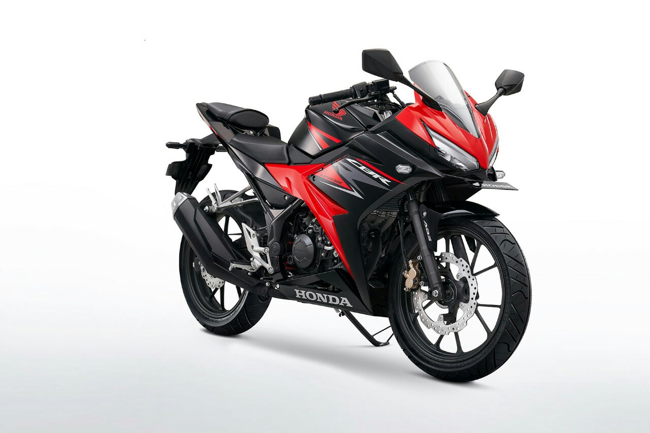 Cbr 150 Terbaru 2018 Warna Hitam. New Honda CBR150R Facelift K45N 2018 Hadir Dengan Visor Baru