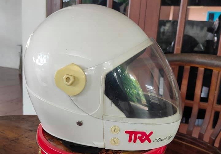 Helm Trx Putih. Helm Lawas Dijual Jutaan, Cuma Helm Legenda TRX Yang Bisa