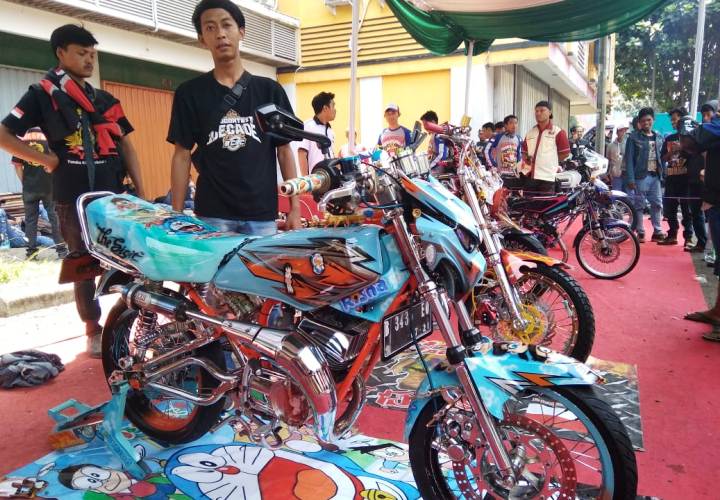 Rx King Modifikasi Air Brush. Ada Rx-King Doraemon di Kontes Air Brush Anniversary 9th BBKS