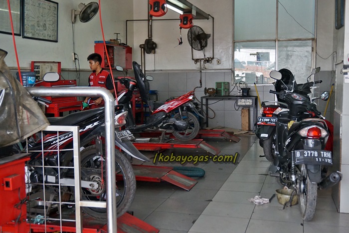 Ganti Busi Nmax. Servis Pertama Yamaha NMax, Pakai Busi Iridium CBR 250 dan