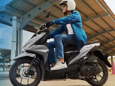 Kelebihan Dan Kekurangan Honda Beat Deluxe. Harga Produk Motor Honda BeAT Sporty CBS ISS Deluxe Surabaya