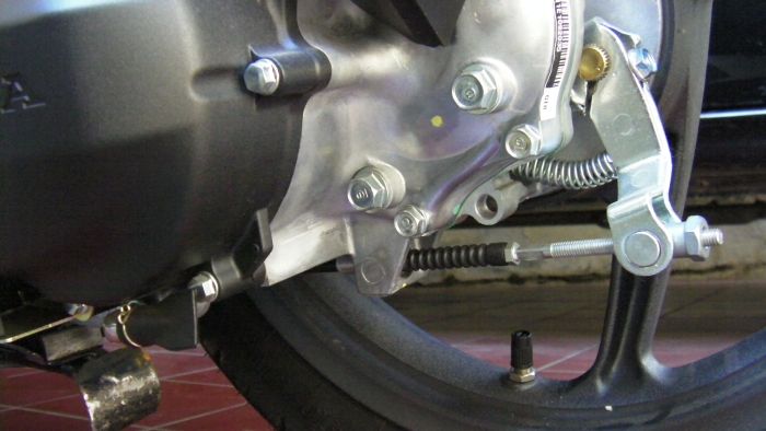 Parking Brake Lock. Jangan menggunakan smart atau parking brake lock bila ingin