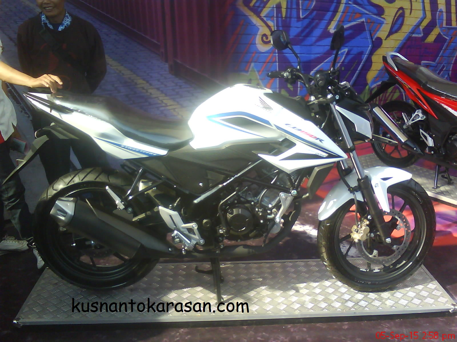 Modifikasi Cb150r Warna Putih. 41+ Koleksi Modifikasi Motor Cb 150 Warna Putih Biru Terlengkap