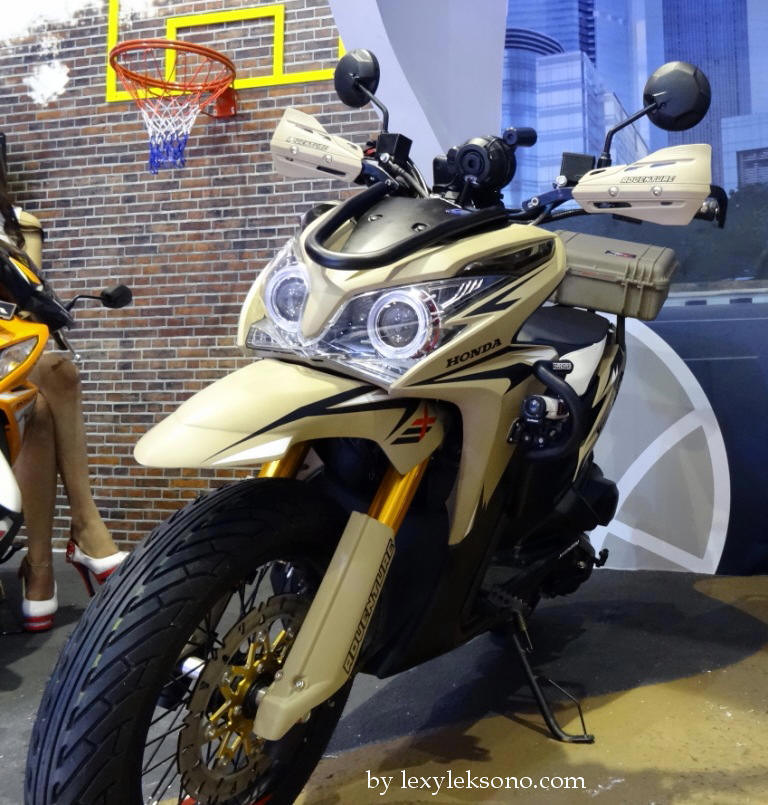 Vario 125 Modif Adventure. Honda Vario 125 dimodifikasi model adventure keren juga