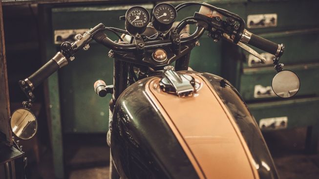 Cara Menghilangkan Stiker Di Motor. Cara Hilangkan Stiker di Sepeda Motor Pakai Bahan Sederhana