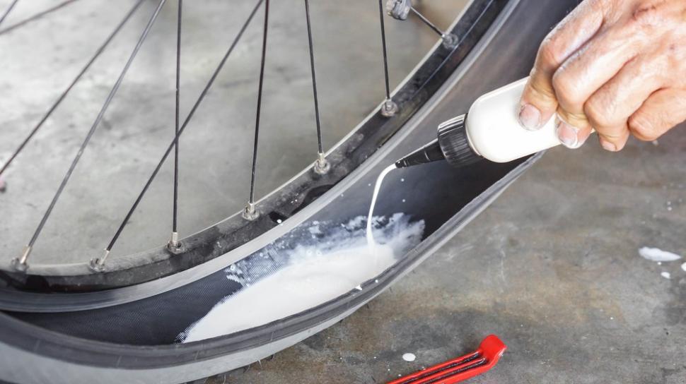 Kelemahan Cairan Ban Tubles. Waspadai: Inilah Kelemahan Cairan Ban Tubeless !