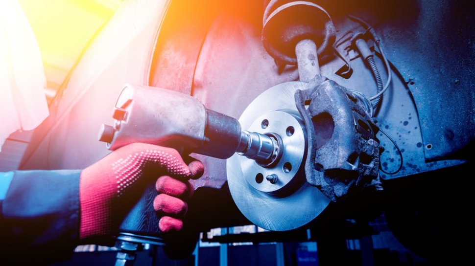Cara Memperbaiki Rem Cakram Yang Ngempos. Simak 6 Penyebab Rem Mobil Ngempos, Ada Istilah Masuk Angin