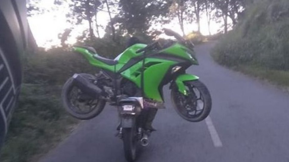 Motor Yang Kuat Di Tanjakan. Ampuh Bener, Motor Ini Kuat Angkut Ninja 250 di Tanjakan Gunung