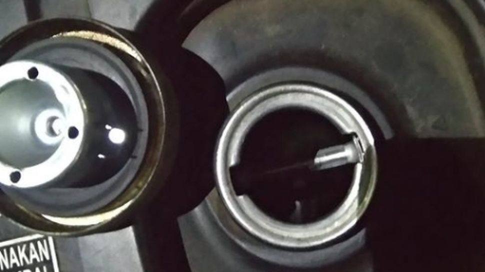 Cara Membuka Tangki Nmax. Curhat Kunci Motor Nyemplung di Tangki Bensin, Warganet Kasih