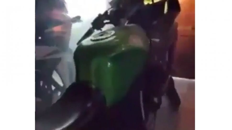 Suara Knalpot Ninja 2tak. Potret Knalpot Kawasaki Ninja 2 Tak Disumbat Selang Bikin Heran