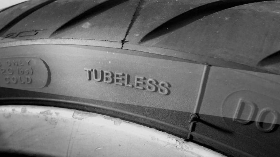 Cara Menambal Ban Tubeless Dengan Cairan. NgabubuTips: 3 Metode Tambal Ban Tubeless yang Bocor, Kamu