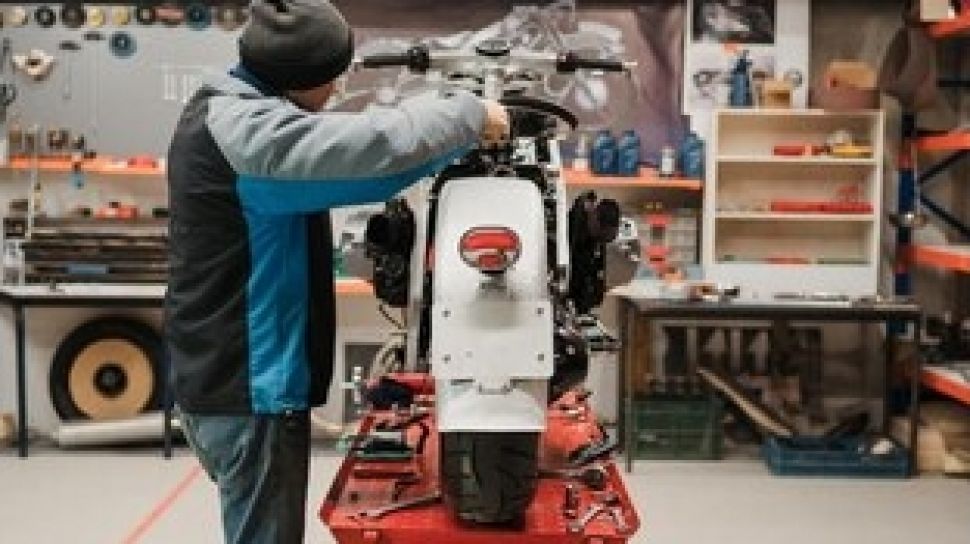 Tanda Oli Mesin Harus Diganti. 3 Ciri-Ciri Motor Harus Ganti Oli, Penunggang Roda Dua Wajib Tahu