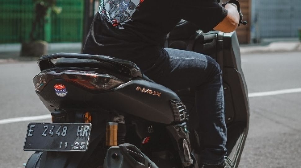 Modifikasi Nmax Hitam Simple Elegan. Modifikasi NMAX Simple Elegan: Mulai dari Cat hingga Spion, 4 Ide