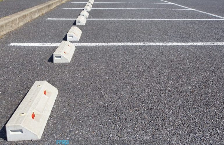 Pemasangan Stopper Ban Yang Benar. Manfaat & Cara Pemasangan Car Stopper Beton