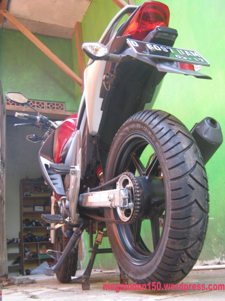 Ukuran Ban New Megapro 2011. ganti ban belakang lebar 120/80, top speed bertambah gan!!