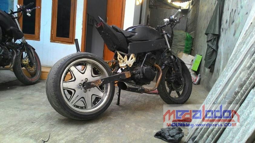 Tulisan Fighter Keren. Verza Modif Minor Fighter pakai Ban Mobil, Keren, tapi bahaya bro