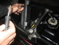 Cara Buka Bagasi Motor Yamaha Mio M3. [TIPS AMPUH] Cara Membuka Jok Motor Tanpa Memakai Kunci