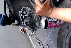 Cara Membuka Laher Cvt Beat. [100% MUDAH] Melepas Dan Mengganti Bearing CVT Dengan