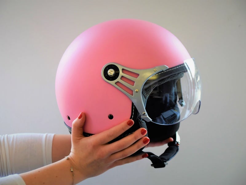Orang Pakai Helm. 6 Alasan Bodoh Mengapa Orang Nggak Mau Pakai Helm
