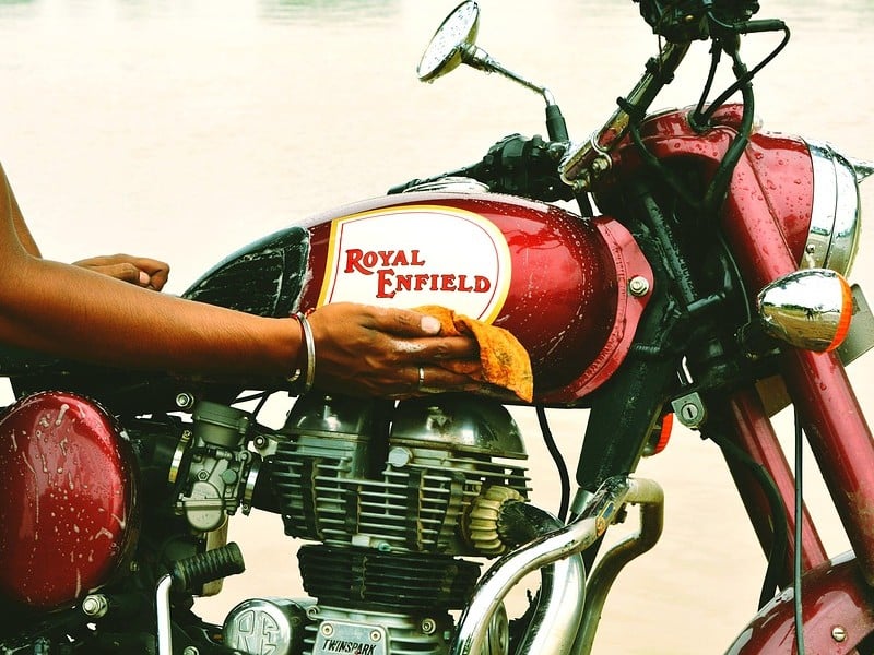 Cuci Motor Pakai Shampo Rambut. Jangan Asal Pakai Sabun untuk Mencuci Motor kalau Nggak Mau