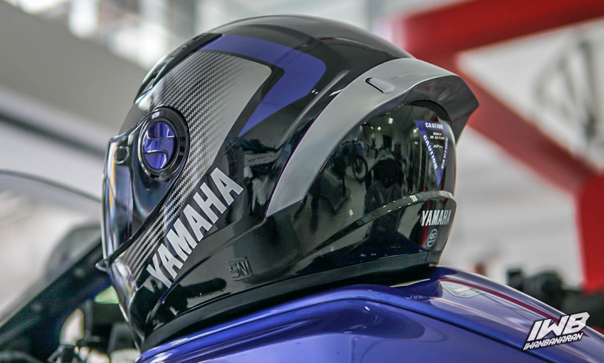 Helm Yamaha R15. Helm Hadiah setiap beli Yamaha R15 V4 Keren banget yah