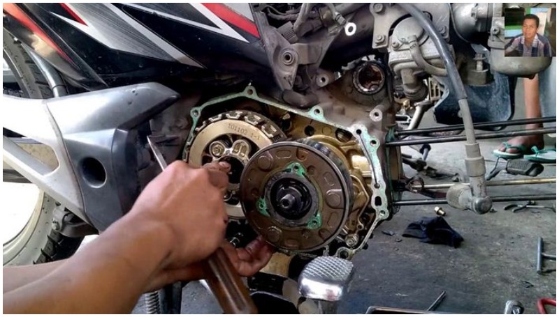 Cara Mengatasi Motor Beat Kehabisan Oli. Cara Mengatasi Motor Matic Kehabisan Oli Mesin