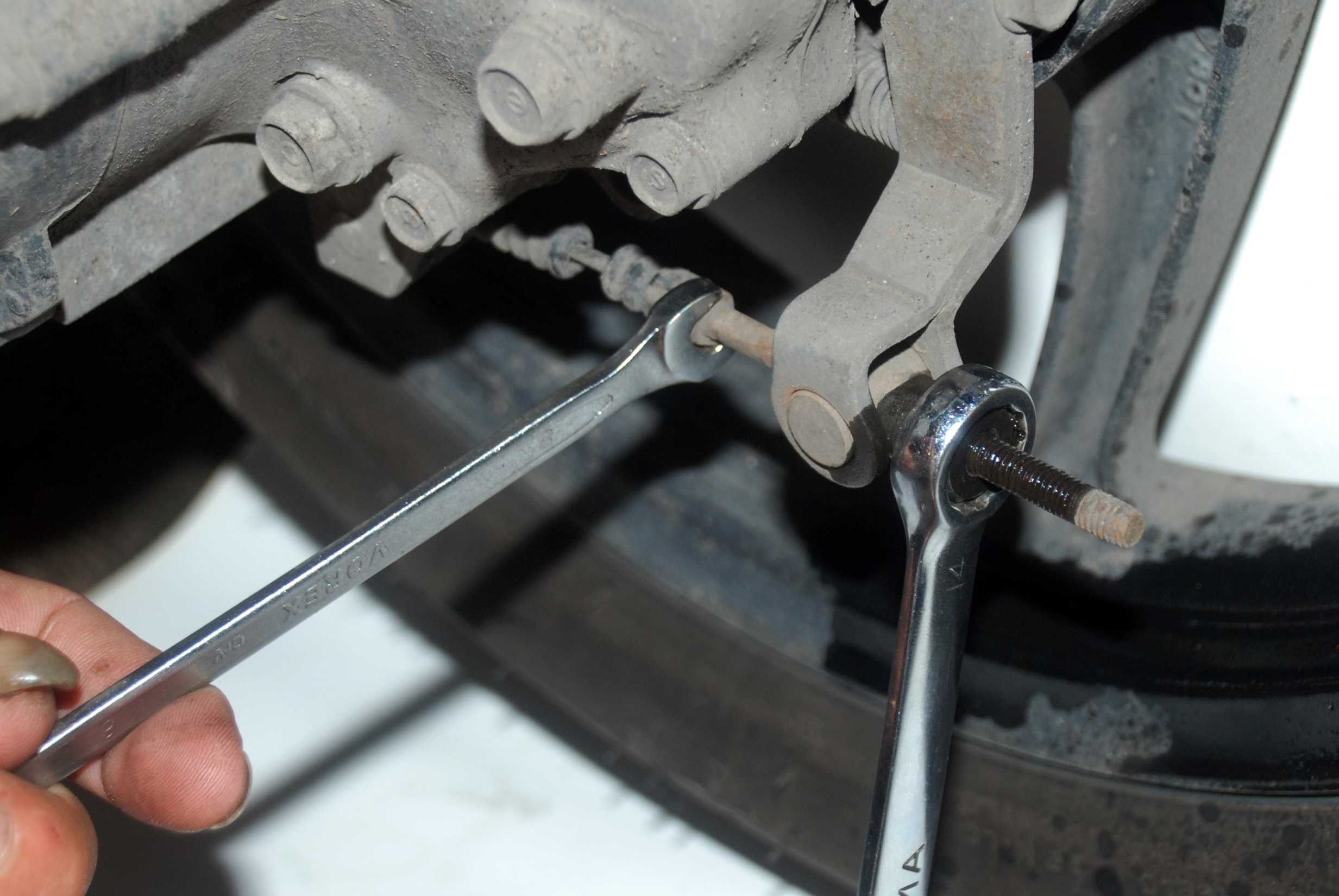 Penyebab Rem Belakang Motor Macet. Rem Belakang Skutik Sering Macet, Ini Solusinya