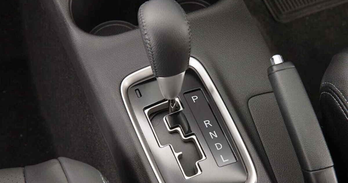 Cara Cek Oli Mobil. Cara Cek Oli Transmisi Mobil Matic dengan 2 Teknik Ini